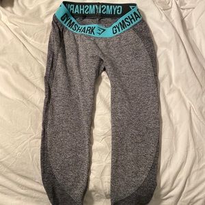 Gym shark leggings